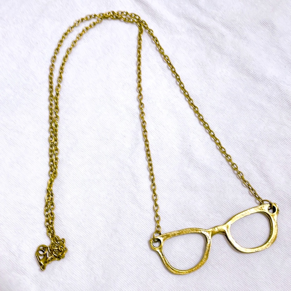 Vintage Look Glasses Necklace